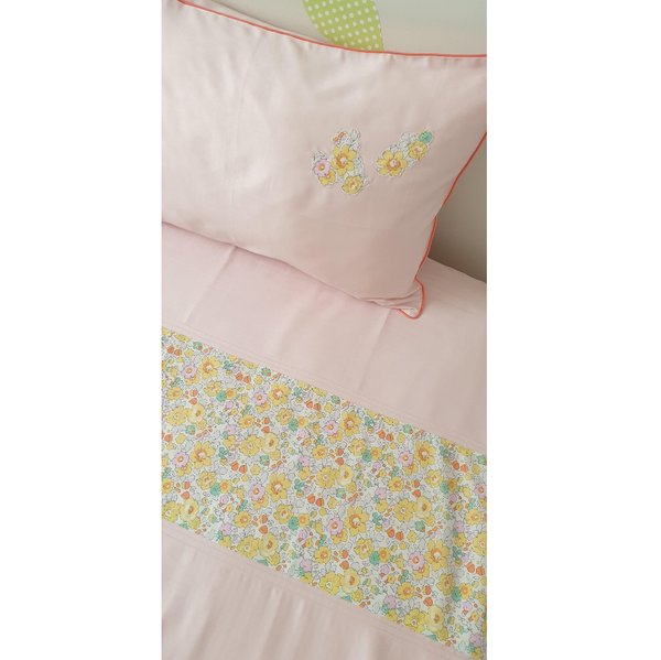 NEW - Parure de lit bébé en satin de coton rose - Liberty Betsy W jaune - 110 x 120